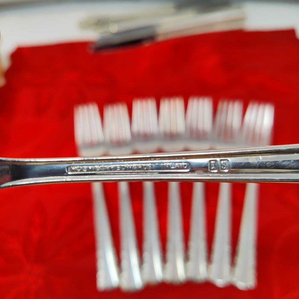 8X SF Salad Forks May Queen Holmes & Edwards Silverplate Flatware No Monogram - Picture 3 of 10